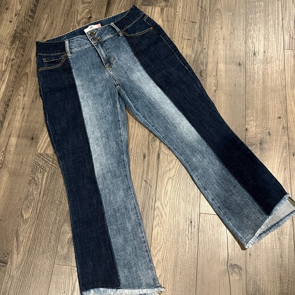 High Low Crop Jeans - Picture 6 of 7